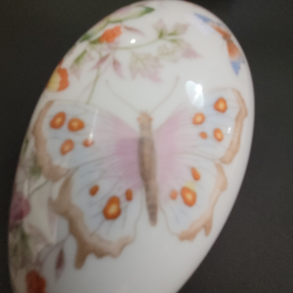 *2A 1979 Avon porclain egg trinket box 22K gold trim vintage butterfly … - Picture 5 of 11